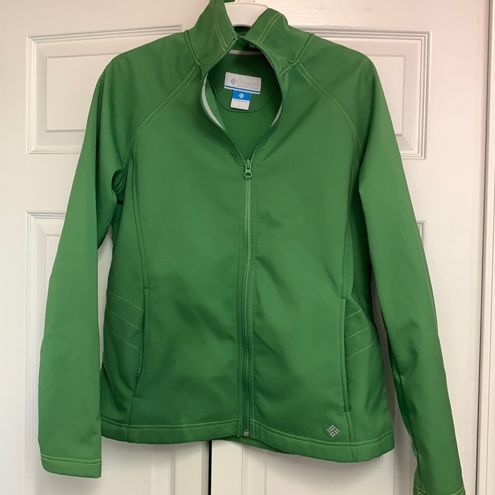 Columbia Womens  Light weight Jacket.